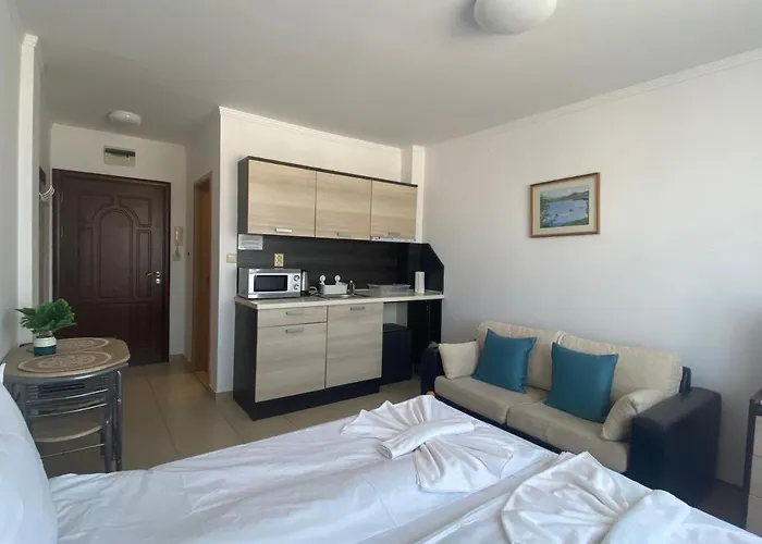 Summer Breeze 503 Private Sunny Apartment